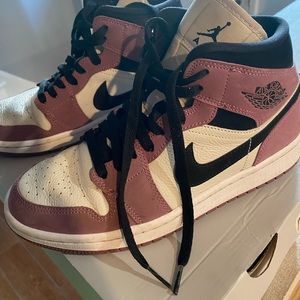 Jordan 1 Mid SE Berry Pink  (DC7267-500) Women Size 8 USED